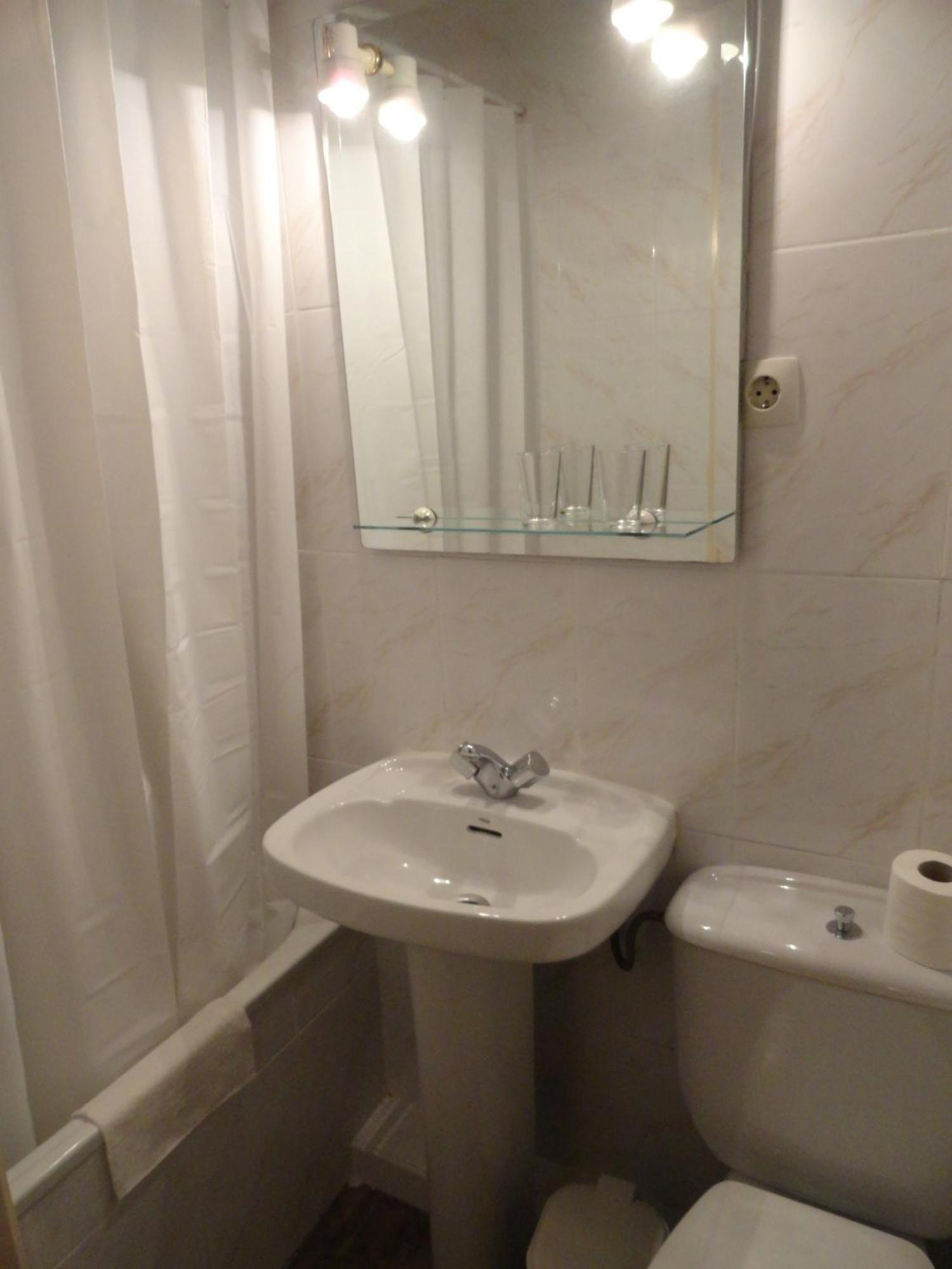 Hostal Alistana Madrid Exterior foto