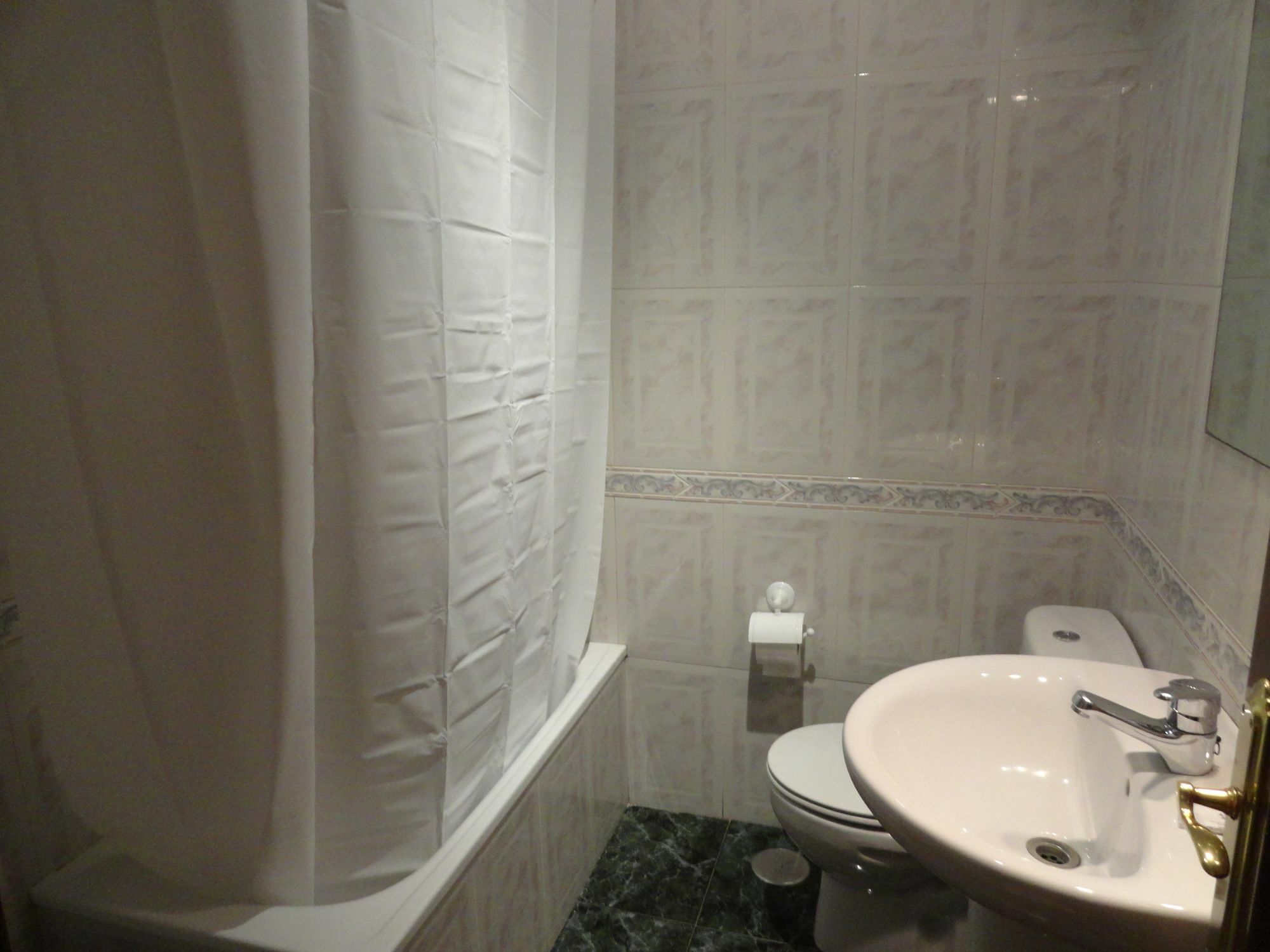Hostal Alistana Madrid Exterior foto